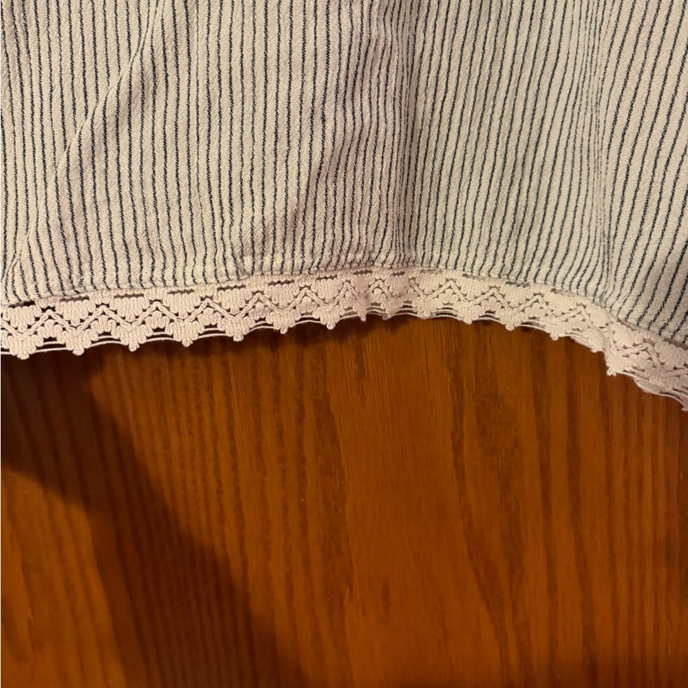 Life Style Petite lace trimmed top - Picture 3 of 6
